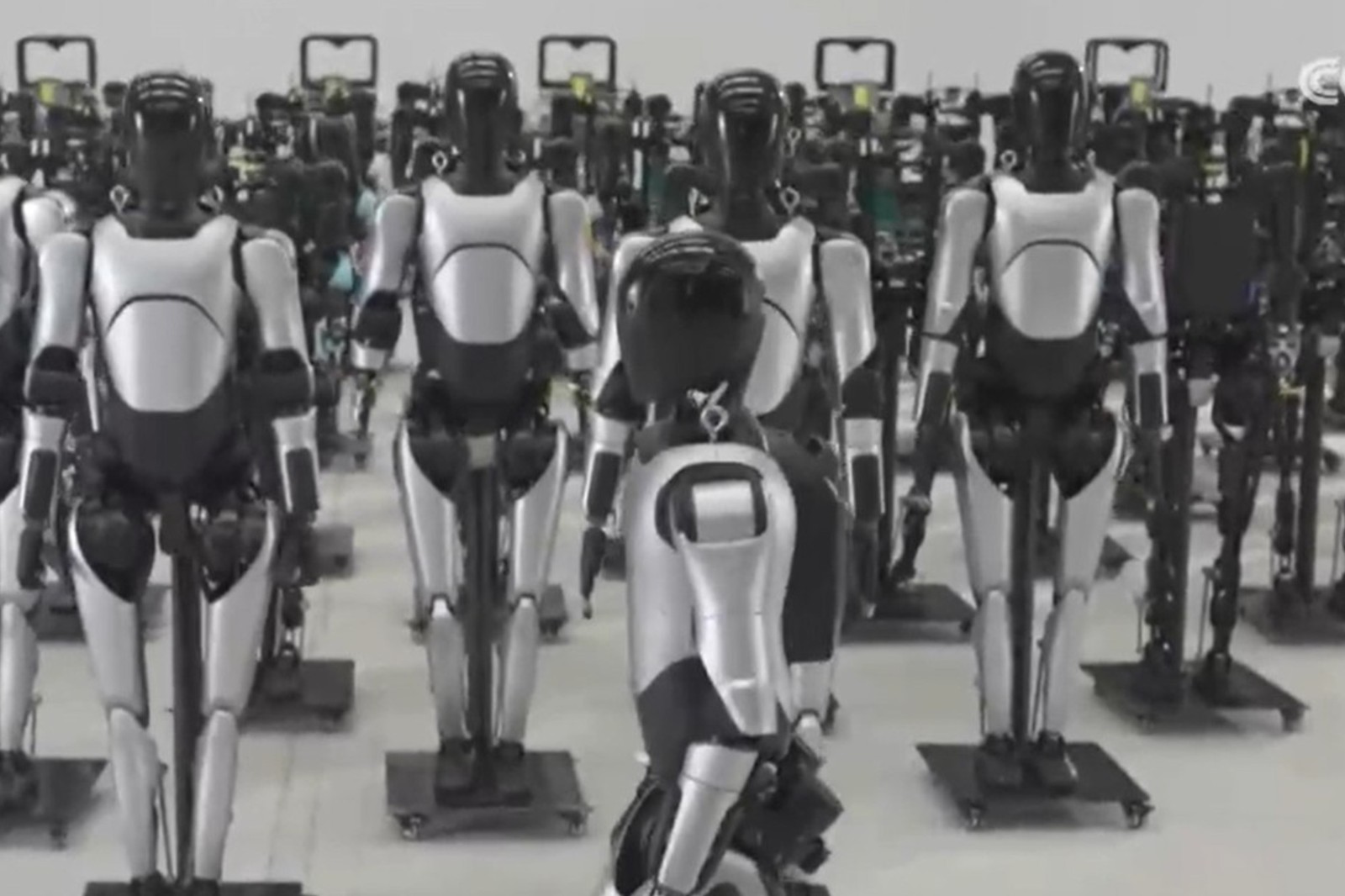 央视报道！揭秘米兰官方网站机器人量产超级工厂